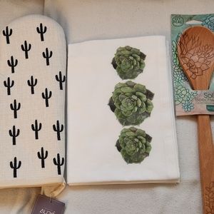 3 piece set, Hot MIT, Wooden Spoon, and a dish towel.